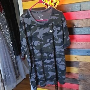 Men Nike Camo Print T-Shirt 🩶✨️ PRE OWNED  ✨️  🩶  SIZE 4XL